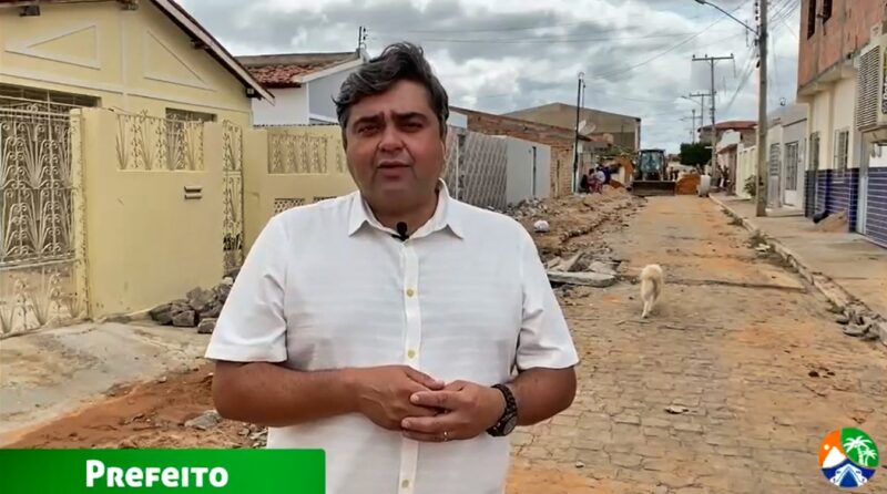 PETROLÂNDIA: Prefeito Fabiano Marques fiscaliza obras do novo saneamento básico