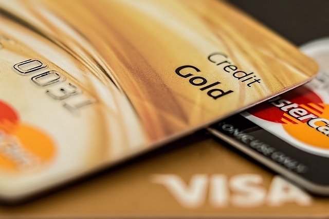 Conheça as possibilidades disponíveis para se fazer dinheiro com seu cartão de crédito