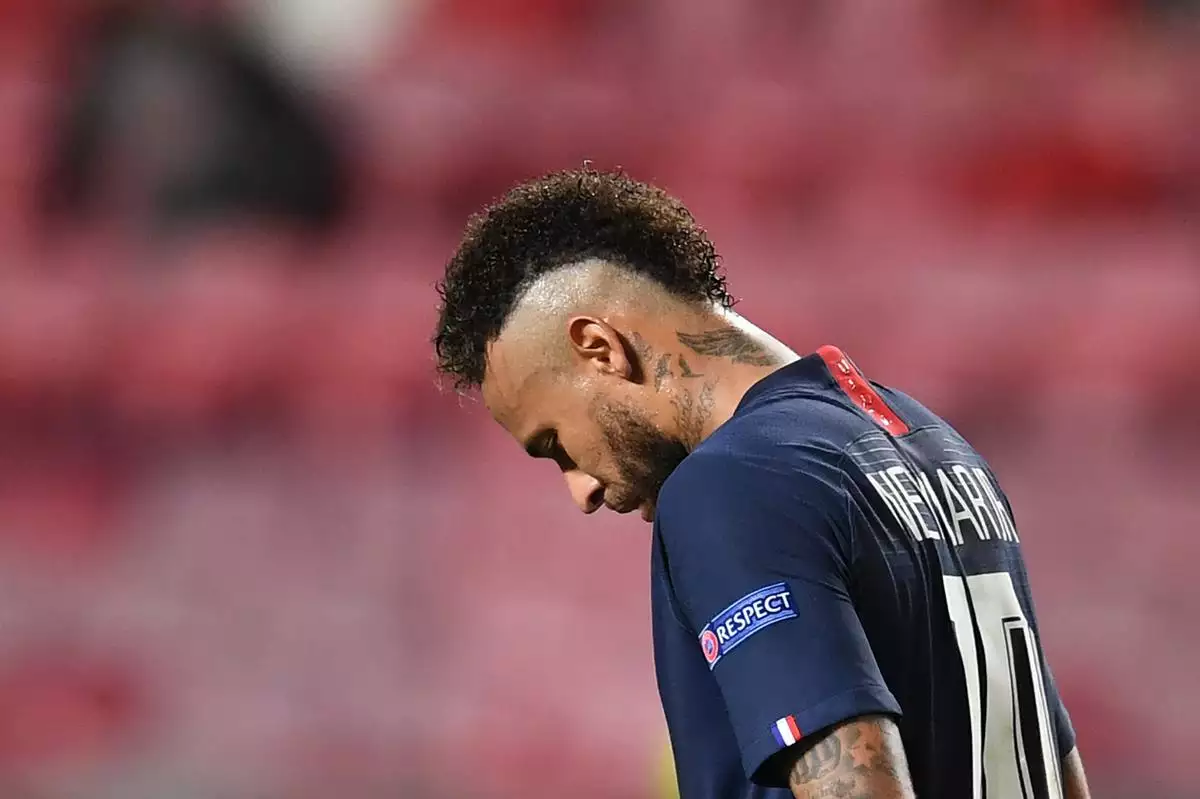 NOVO TIME? Neymar veste nova camisa após ser “rejeitado” no PSG
