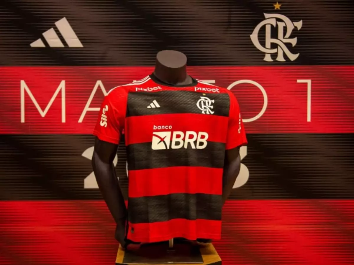 Jogador do Flamengo tem caso com apresentador da Record
