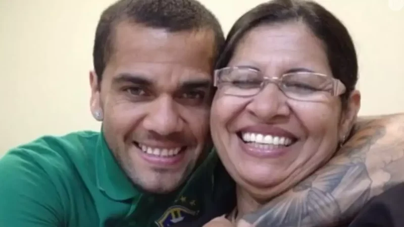 Mãe de Daniel Alves expõe mulher que o acusa de estupro