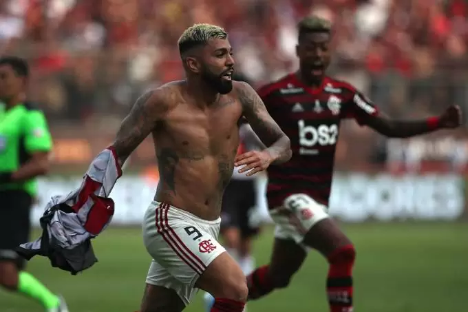 Gabigol marca dois nos instantes finais e dá o bicampeonato da Libertadores ao Flamengo