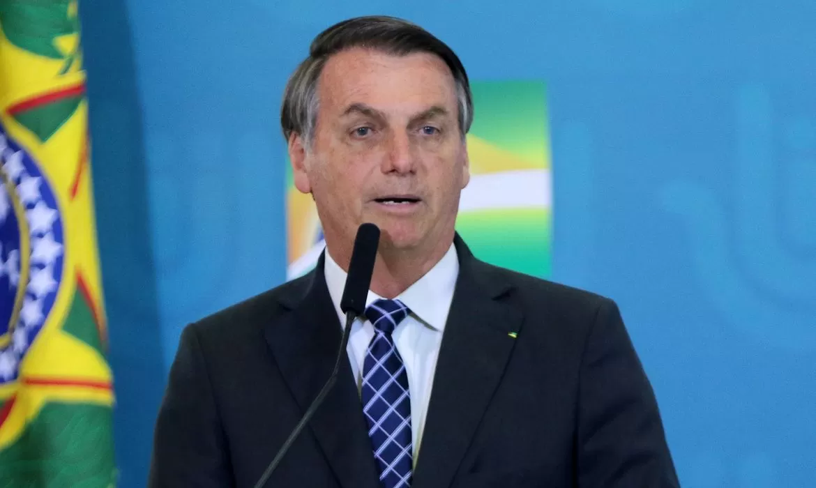 Bolsonaro oficializa Mendonça no Ministério da Justiça e Ramagem no comando da PF