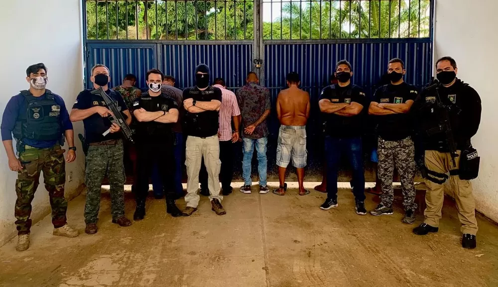 Dez homens em prisão domiciliar devido à Covid-19 violam regras e são recapturados no Grande Recife
