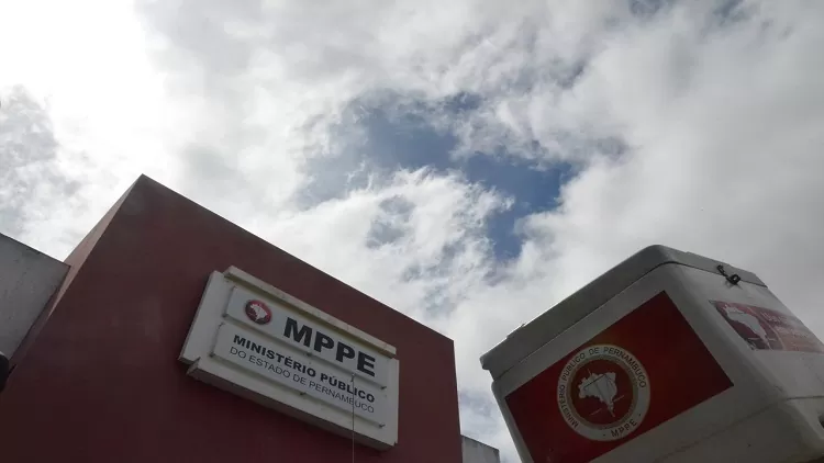 Petrolândia: Vereador é notificado pelo MPPE para detalhar origem de dinheiro exposto em vídeo