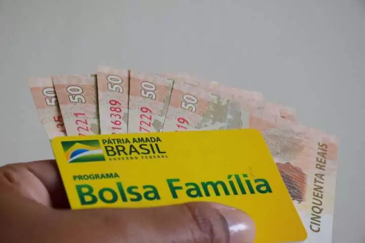 FNP (Frente Nacional de Prefeitos) repudia plano do governo Jair Bolsonaro de esvaziar o papel dos municípios no cadastramento de beneficiários do Bolsa Família