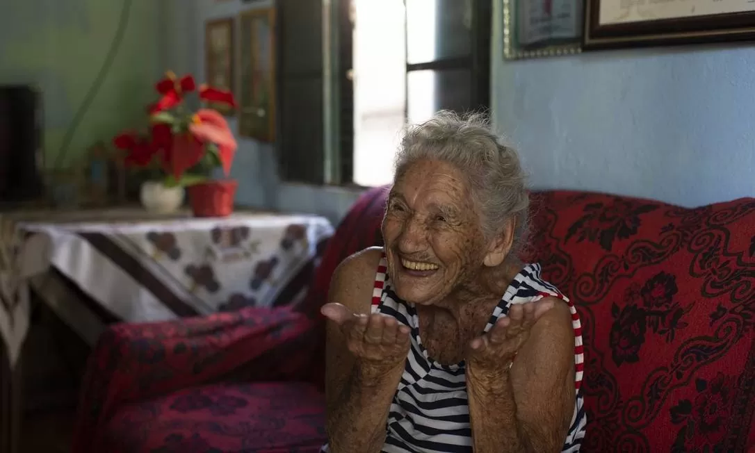 Idosa de 108 anos abre mão de vacina: ‘Deixo para quem pode viver mais’