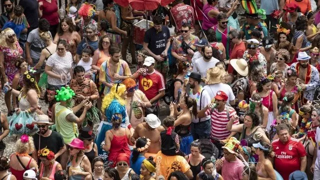 Cervejaria oferece auxílio de até R$ 255 para ambulante que não vai trabalhar no carnaval; veja como se cadastrar