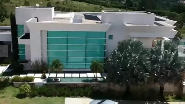 RICO: Flávio Bolsonaro compra mansão de R$ 6 milhões em Brasília, diz site
