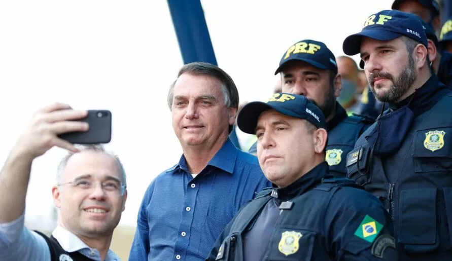 DE ALIADOS A INIMIGOS: Policiais chamam Bolsonaro de “TRAIDOR” e ameaçam paralisar