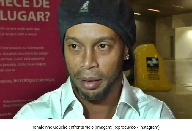 VICIADO: Ronaldinho Gaúcho se entrega a vício após morte da mãe e preocupa amigos