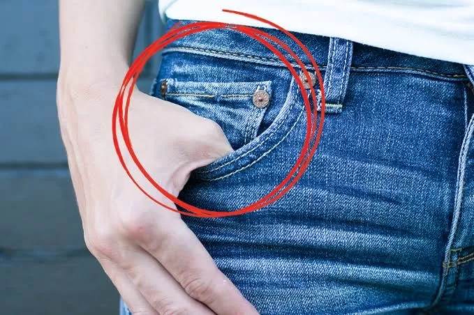DESCUBRA: Qual a origem e serventia do bolsinho da calça jeans?