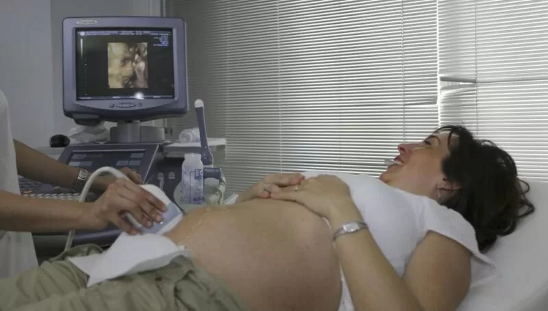 COVID-19: Ministério da Saúde pede que mulheres adiem gravidez