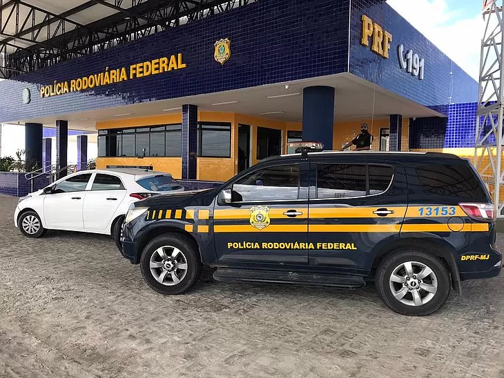 PAULO AFONSO: Veículo com placa do município roubado em 2014 é recuperado pela PRF