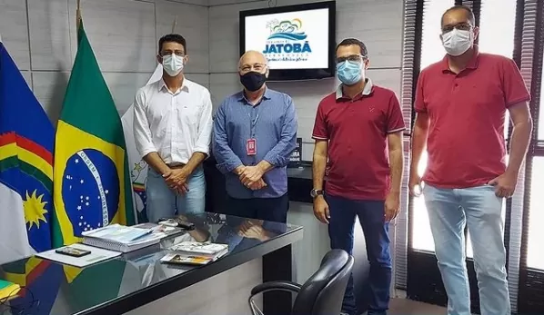 NOVOS INVESTIMENTOS: O Prefeito de Jatobá-PE, Rogério Ferreira recebeu representante do Banco do Nordeste