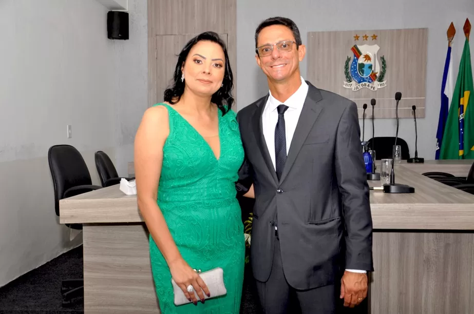 JATOBÁ: Aniversariante do dia, Danielle Cavalcante (Primeira-Dama do município) recebe felicitações do esposo Rogério Ferreira