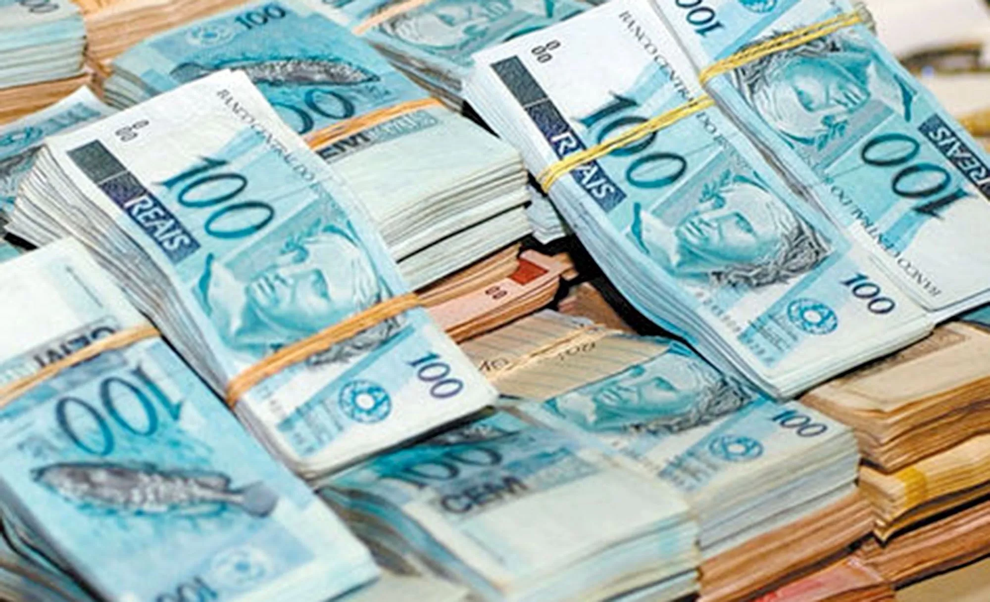 Brasileiros têm R$8 BILHÕES DE REAIS esquecidos nos bancos; Banco Central lança ferramenta para achar esse dinheiro
