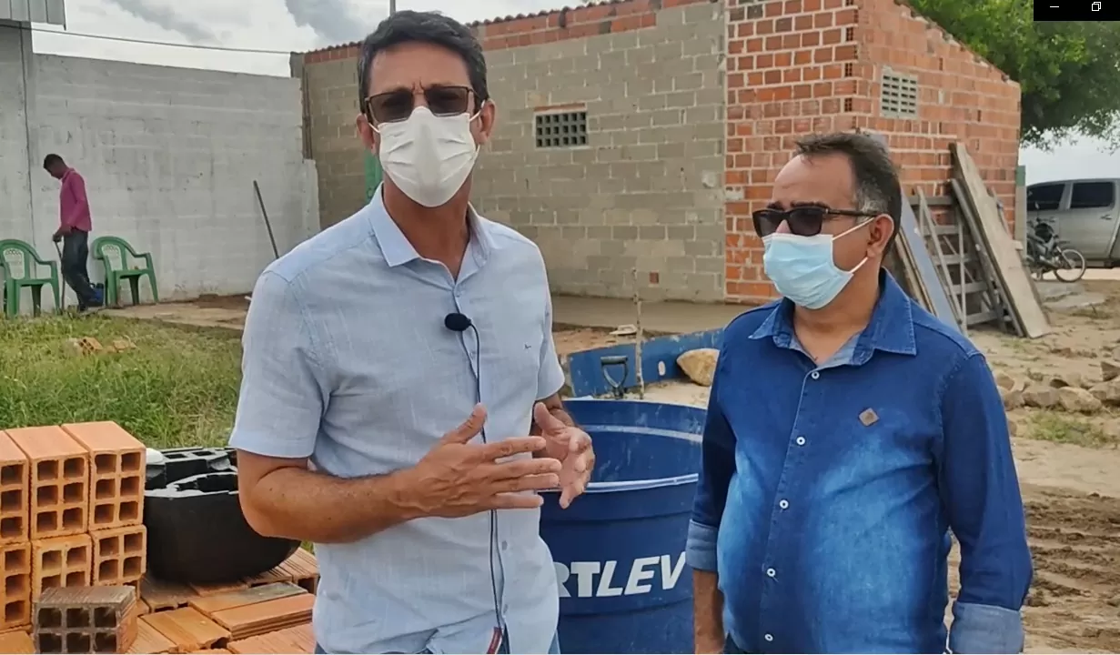 JATOBÁ: Prefeito Rogerio Ferreira e seu vice Eraldinho visitam obra do PSF da BR que irá atender as comunidades Beira Rio; vídeo