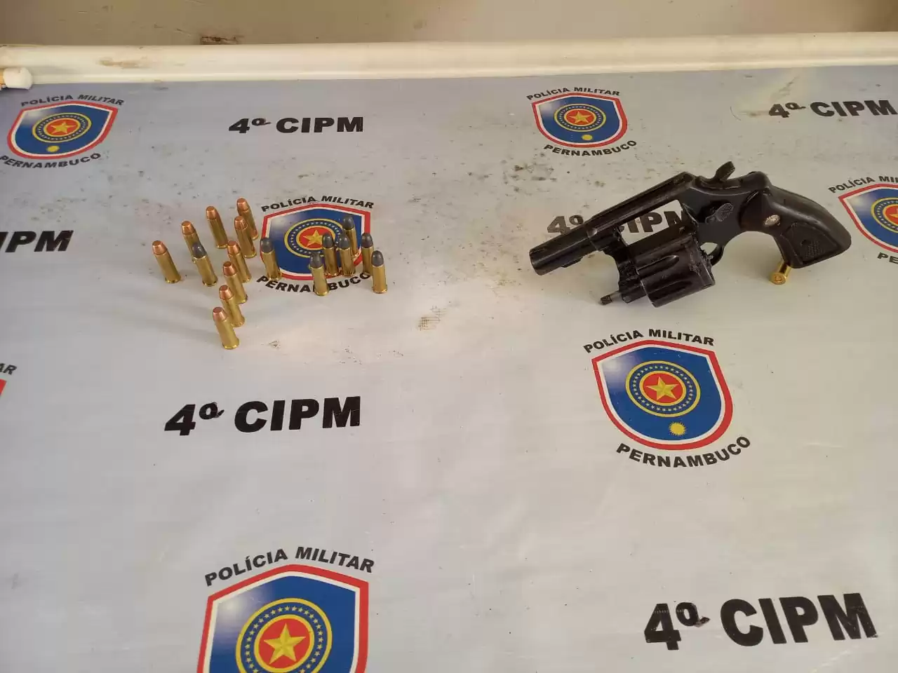 PETROLÂNDIA: Policiais Militares da 4ª CIPM cumprem mandado de busca e apreensão e apreendem arma de fogo na Zona Rural