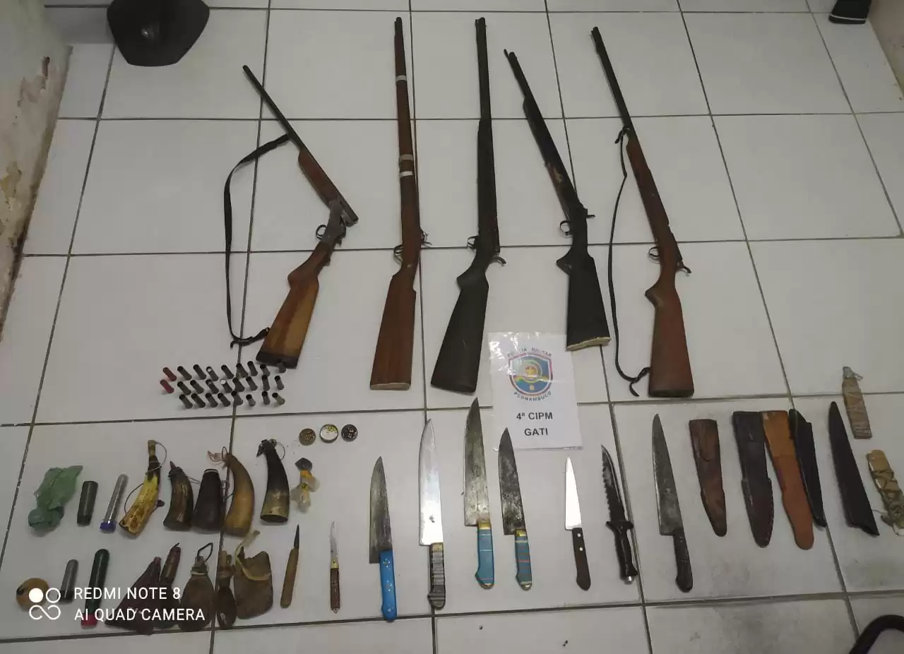 TACARATU: Homens são presos com 14 armas e várias munições na Zona Rural