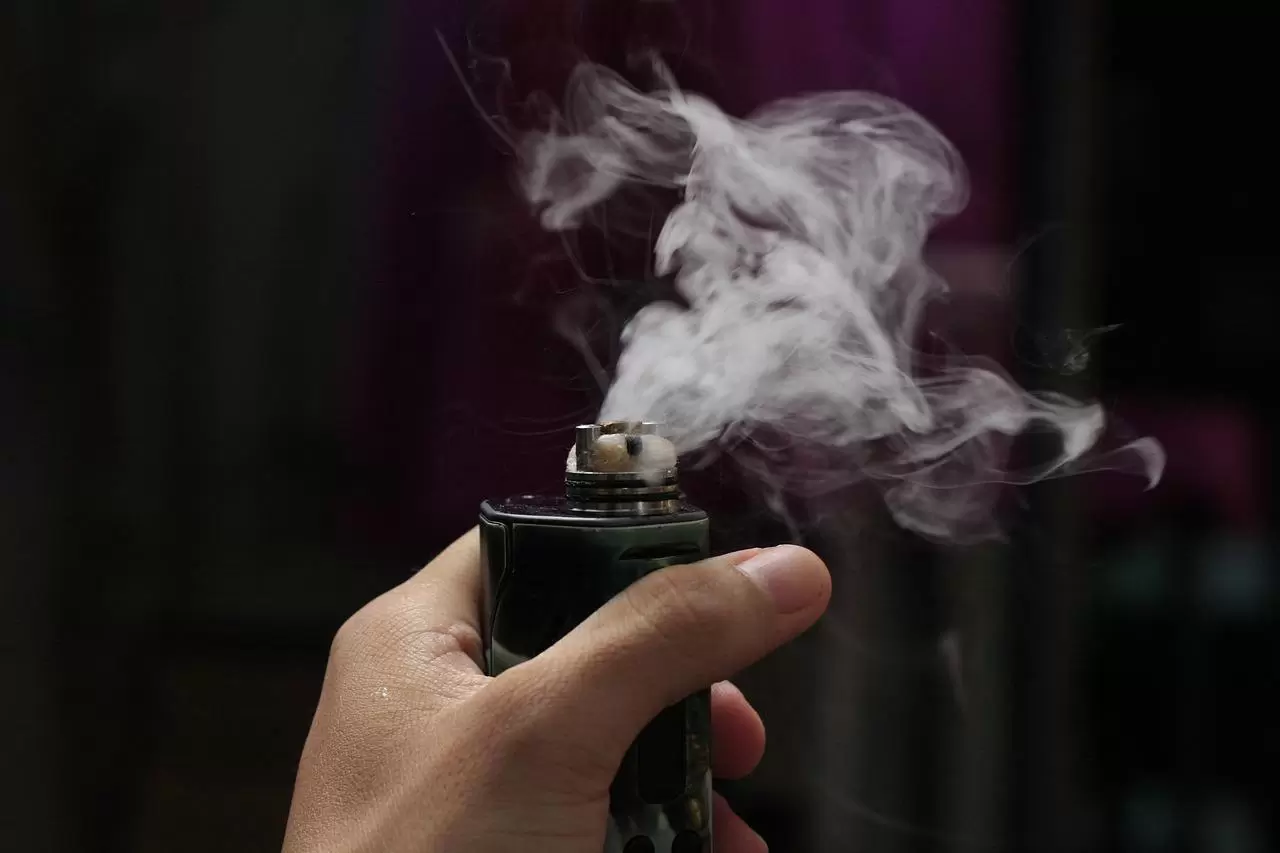 ÚLTIMA MODA: Cigarro Eletrônico pode causar CÂNCER e é proibido no Brasil