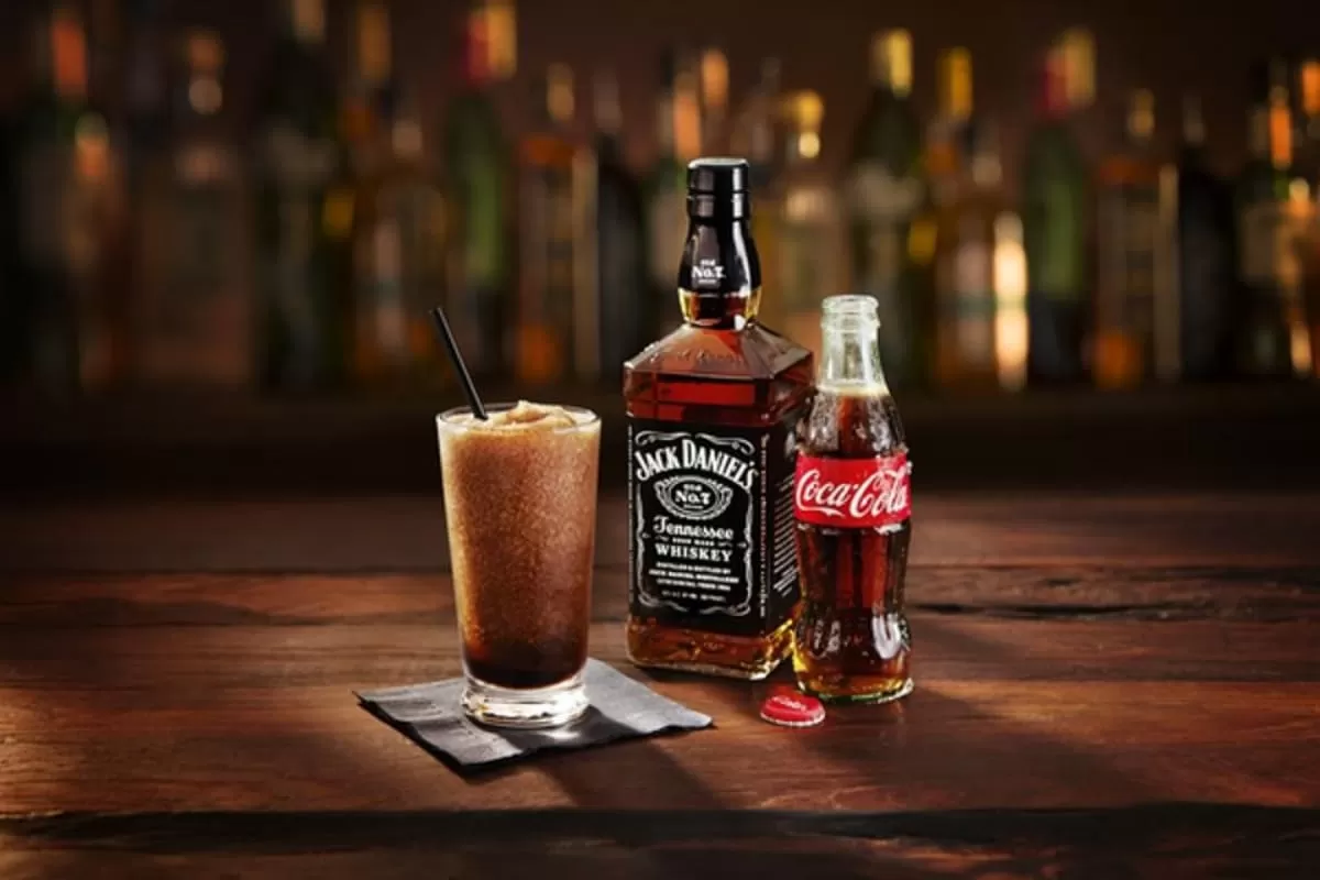Coca-Cola com álcool será lançada em parceria com a Jack Daniel’s