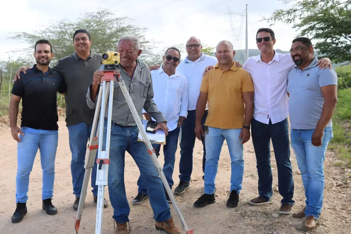JATOBÁ: Prefeito Rogério Ferreira visitou inicio das obras de pavimentação da Av Caruaru