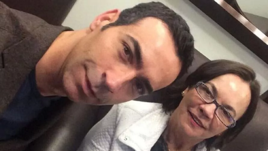 TRAGÉDIA: Mãe do jornalista César Tralli morre em acidente de avião; VEJA