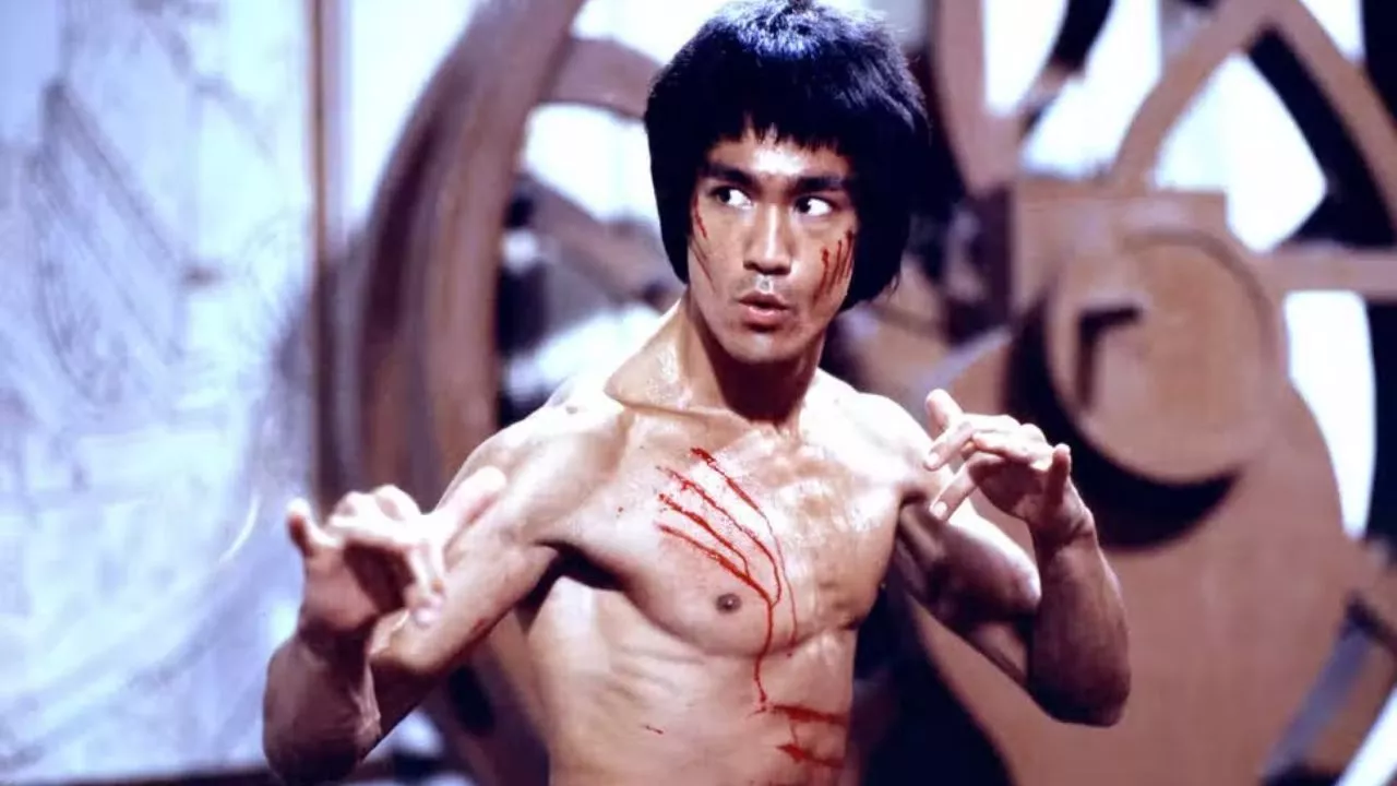 Beber água demais pode ter sido a causa da morte do astro Bruce Lee; entenda