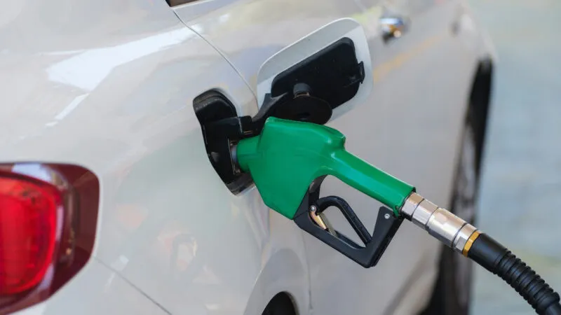 Gasolina será substituída por outro combustível? Governo Lula quer investir R$ 250 bi, saiba mais